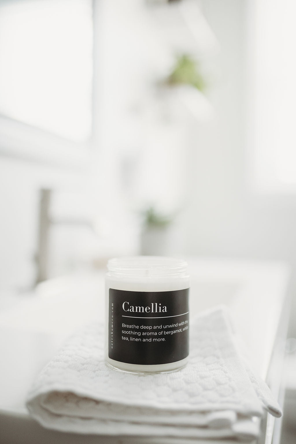  Musee Camellia & Lotus Soy Wax Candle - Organic, Natural,  Non-Toxic, Essential Oil candle, 60-Hour Burn Time, Perfect for bathroom  and home decor, Aromatherapy 100% Soy Candles